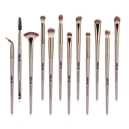 Professional makeup brush set. Consists of 12 pieces. - Vivian