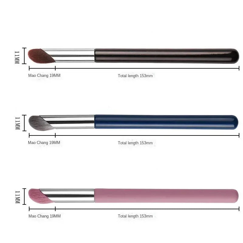 A fine and soft brush to hide skin imperfections and dark circles. - Vivian