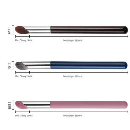 A fine and soft brush to hide skin imperfections and dark circles. - Vivian