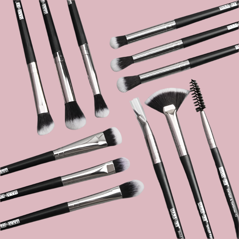 Professional makeup brush set. Consists of 12 pieces. - Vivian