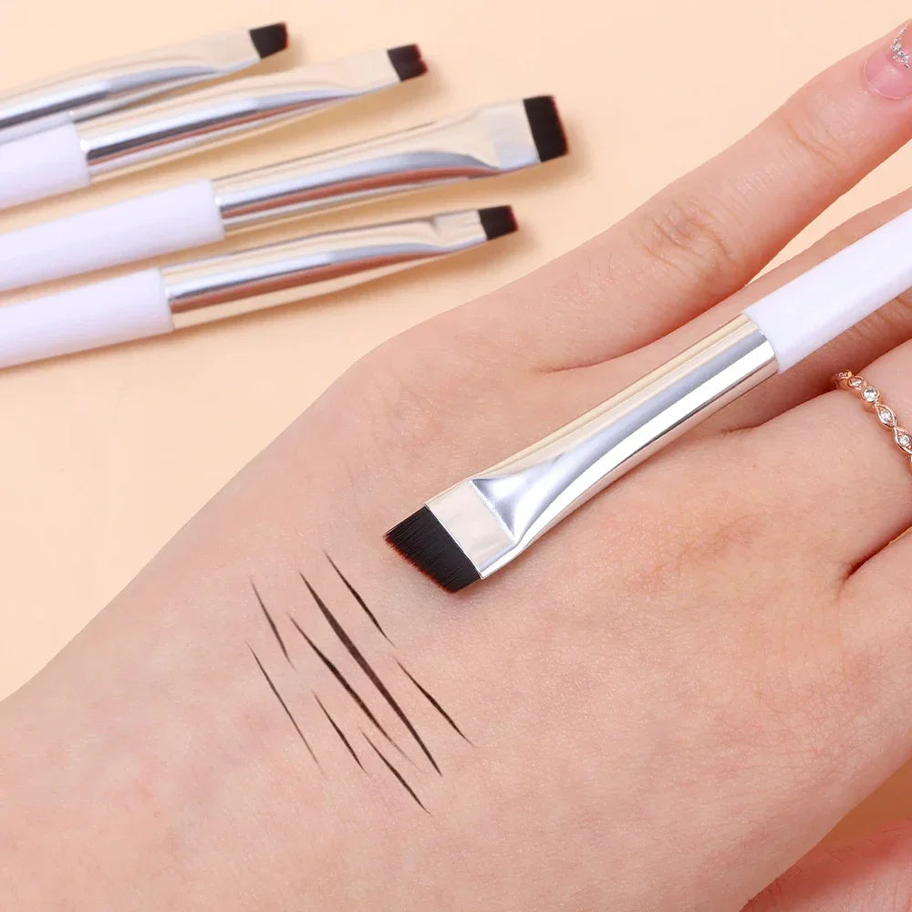 Flat Angled Eyebrow & Eyeliner Brush - Vivian