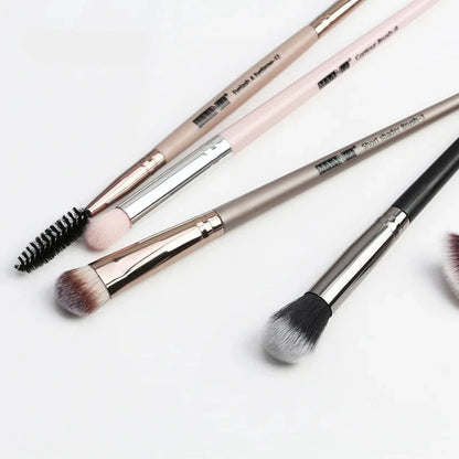 Professional makeup brush set. Consists of 12 pieces. - Vivian