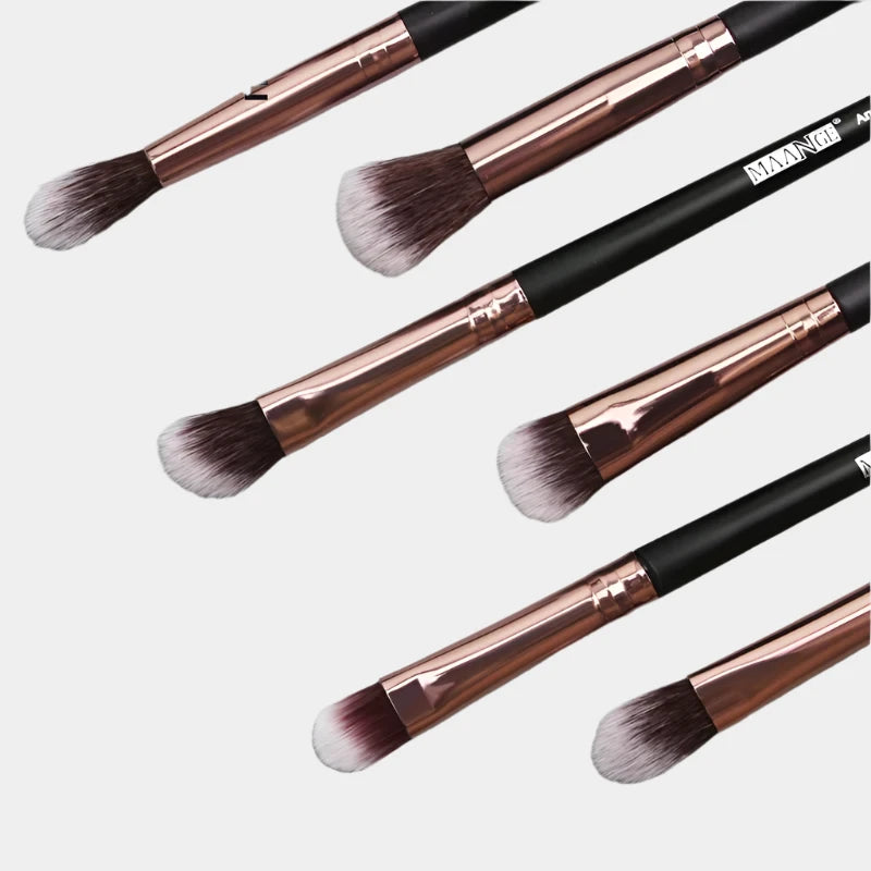 Professional makeup brush set. Consists of 12 pieces. - Vivian