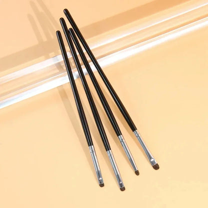 Small Angled Eyeshadow Brush - Vivian